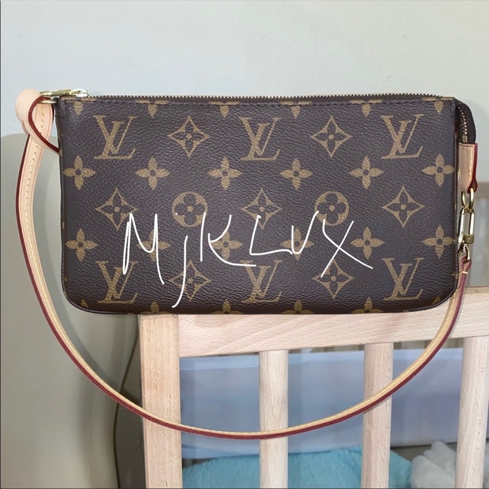 BRAND NEW LOUIS VUITTON Pochette Accessories w/ new chain strap & Smorga insert
